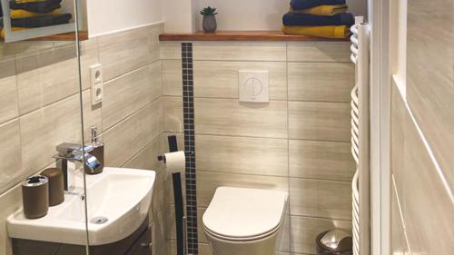 obere_wohnung_kleines_badezimmer_1